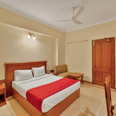 Oyo 10534 Hotel Kanishka Bangalore Bagian luar foto