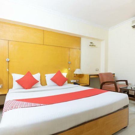 Oyo 10534 Hotel Kanishka Bangalore Bagian luar foto