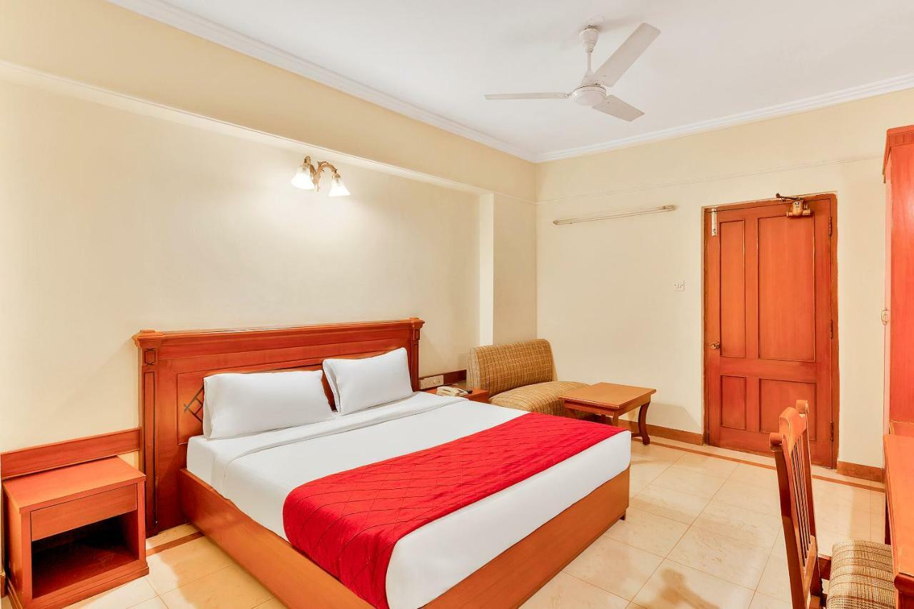 Oyo 10534 Hotel Kanishka Bangalore Bagian luar foto