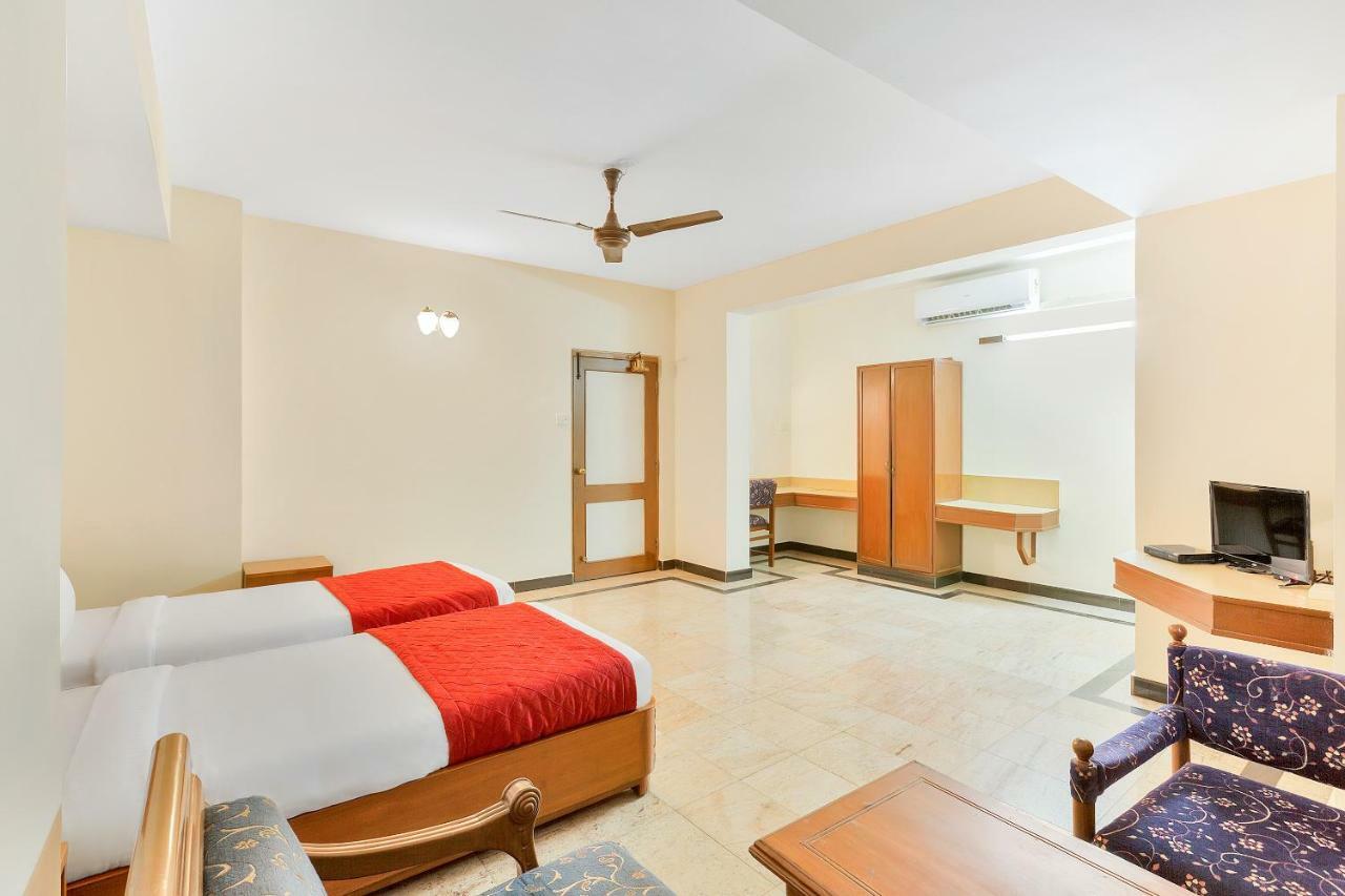 Oyo 10534 Hotel Kanishka Bangalore Bagian luar foto