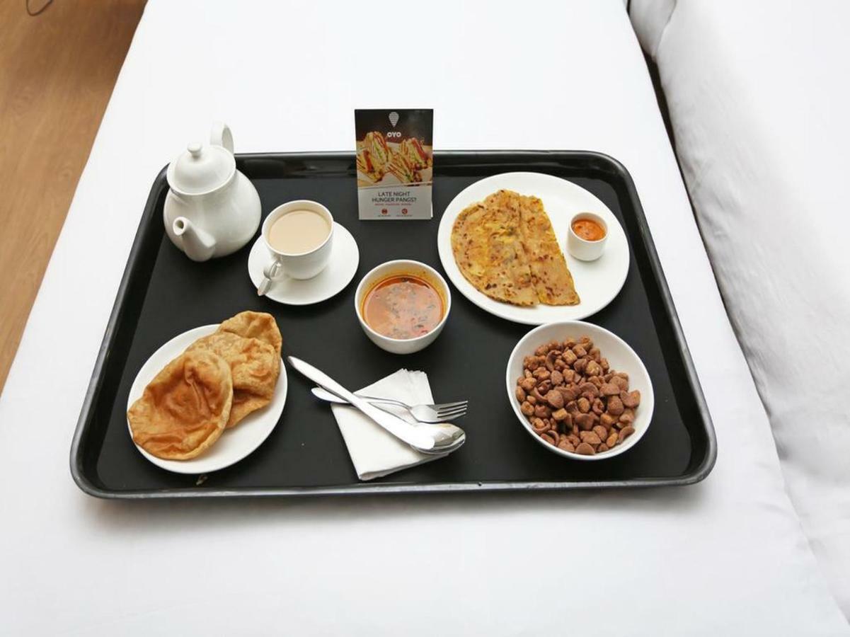 Oyo 10534 Hotel Kanishka Bangalore Bagian luar foto