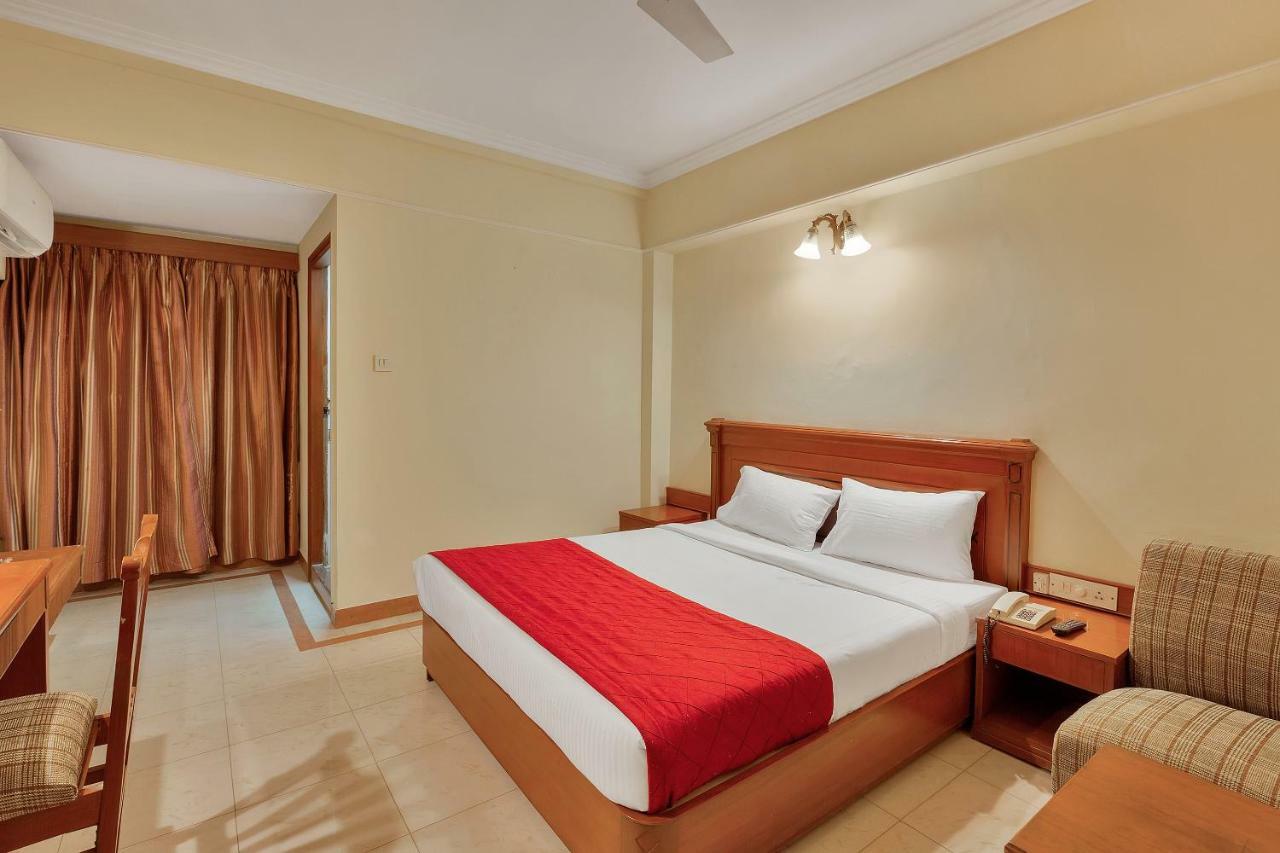 Oyo 10534 Hotel Kanishka Bangalore Bagian luar foto