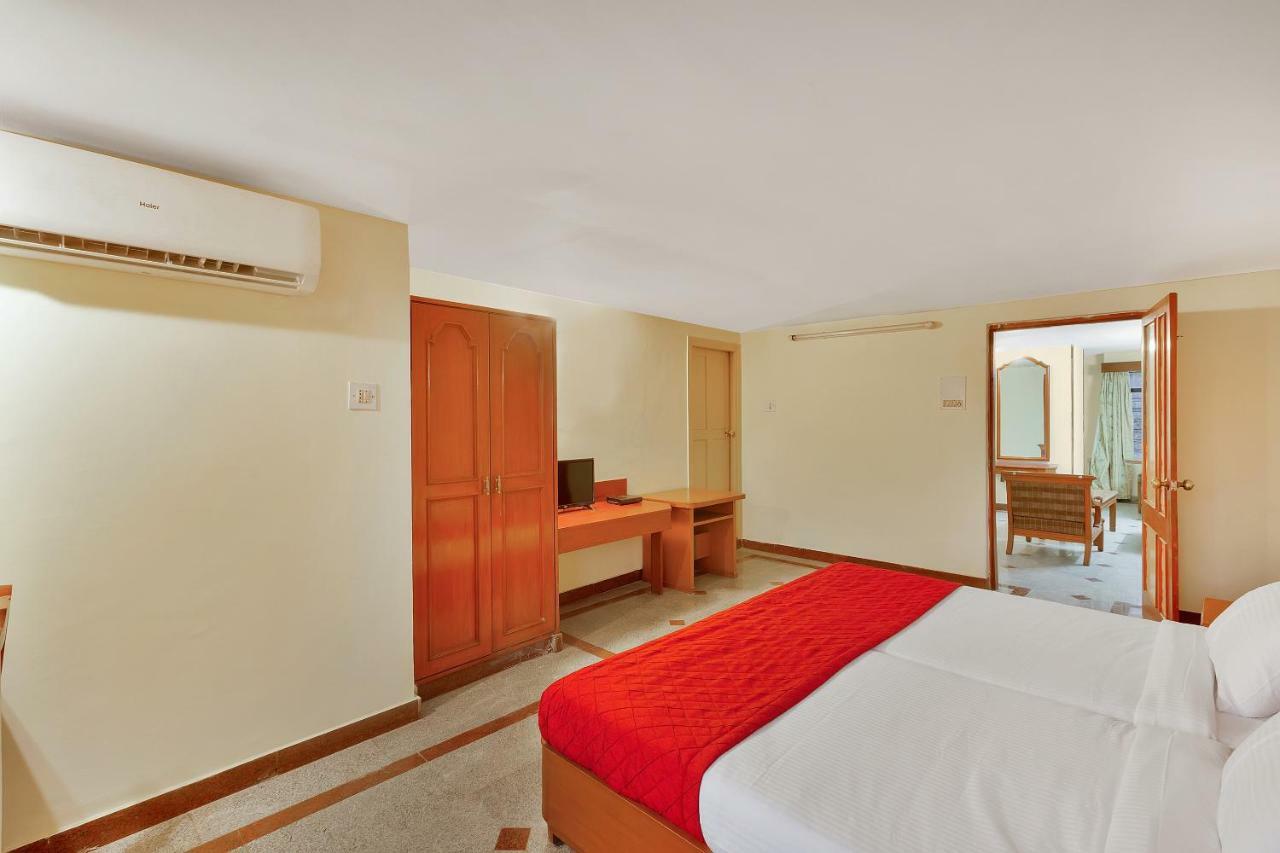 Oyo 10534 Hotel Kanishka Bangalore Bagian luar foto