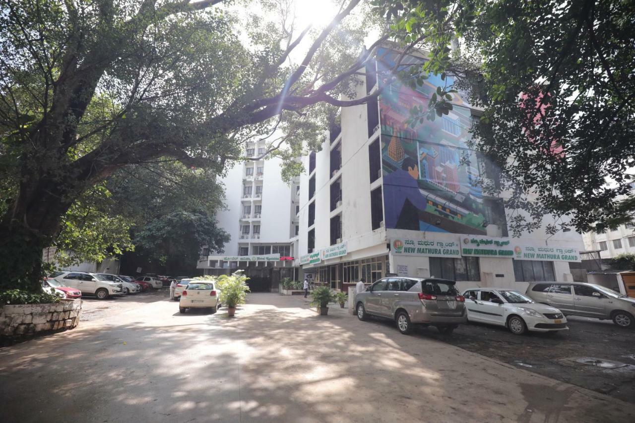 Oyo 10534 Hotel Kanishka Bangalore Bagian luar foto